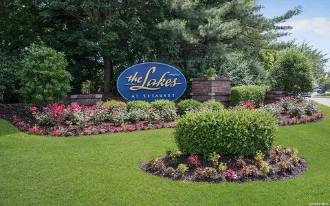 91 Erin Ln #91, Setauket, NY 11733