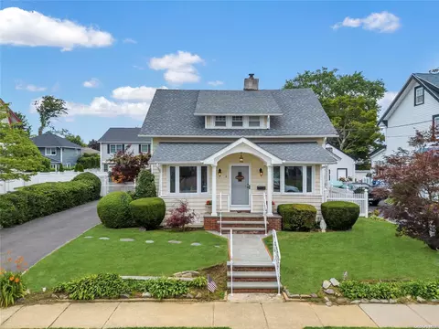 6 Norwich Ave, Lynbrook, NY 11563