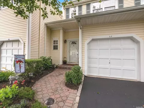 25 Scarborough Dr #25, Smithtown, NY 11787