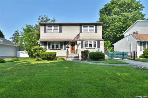 876 Mayer Dr, Wantagh, NY 11793