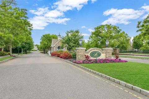 62 Pond Cir #62, Mount Sinai, NY 11766