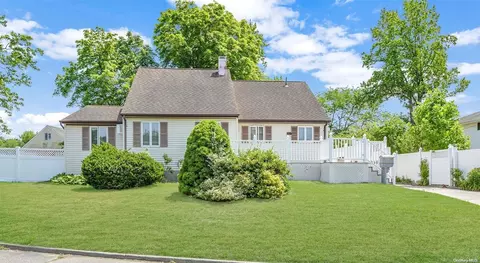 22 Elwood Rd, Centereach, NY 11720