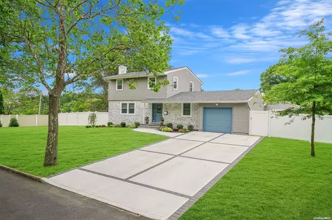 3 Milligan St, Dix Hills, NY 11746