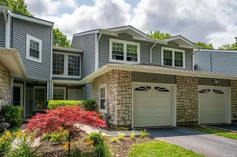 27 Greenwich Ct #27, Holbrook, NY 11741