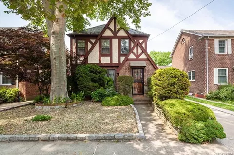 166-27 26th Ave, Flushing, NY 11358