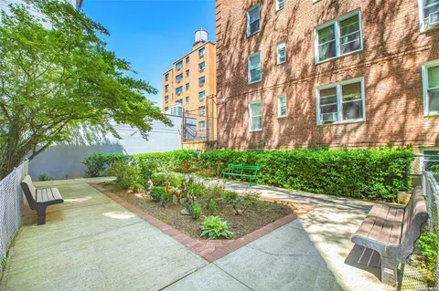 144-41 Sanford Ave #3F, Flushing, NY 11355