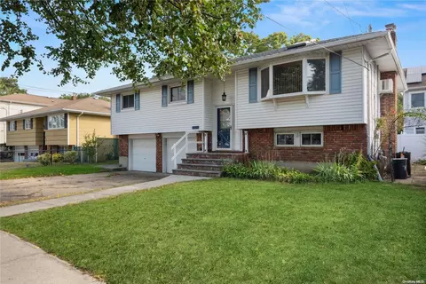 2095 Briggs St, Bellmore, NY 11710