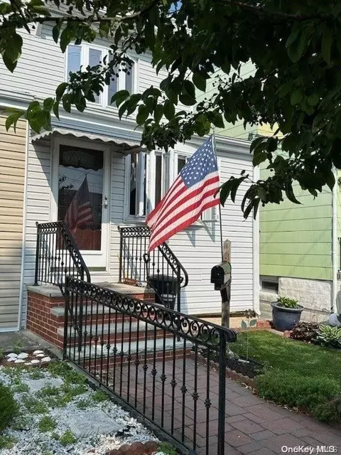 33-20 Jordan St, Flushing, NY 11358