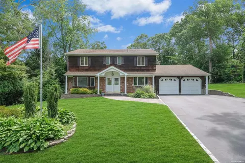 41 Alice Ln, Smithtown, NY 11787