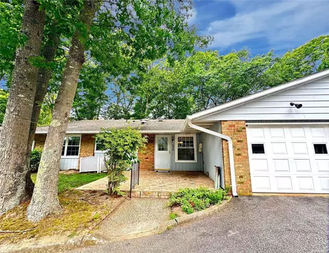 484 Fairway Ct #B, Ridge, NY 11961