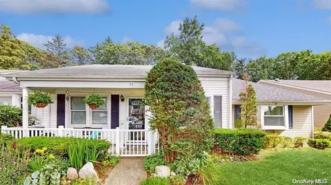 27 Freemont Ln #0, Coram, NY 11727