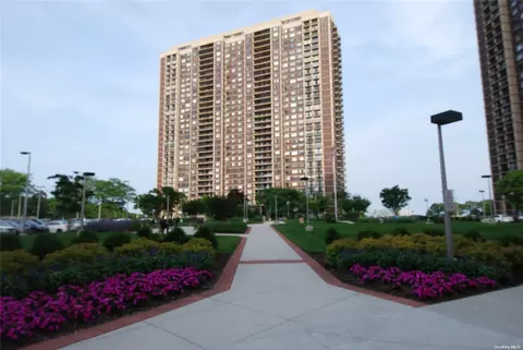 27110 Grand Central Pkwy #PH D, New York, NY 11005
