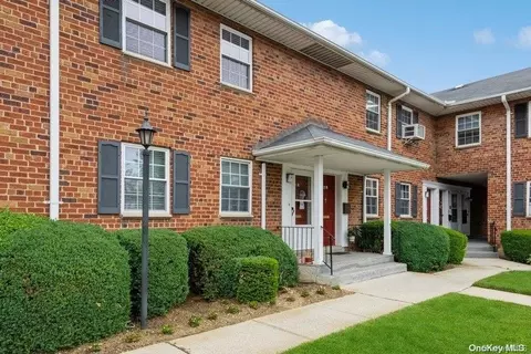 2549 Jerusalem Ave #2R, North Bellmore, NY 11710