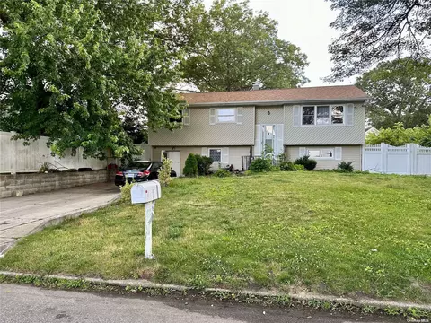 3 Bart Dr, Selden, NY 11784