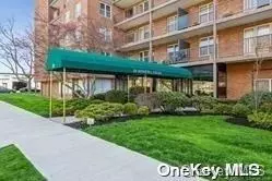20 Wendell St #21D, Hempstead, NY 11550