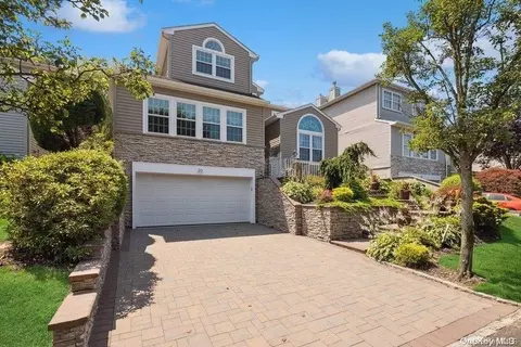 20 Hamlet Dr #-, Hauppauge, NY 11788