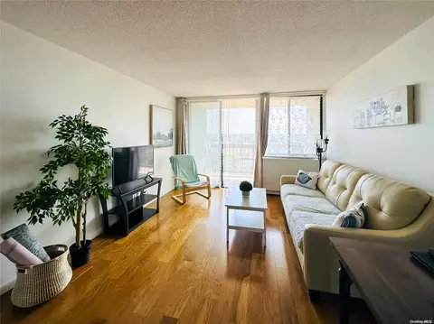 2 Bay Club Dr #5Z2, Bayside, NY 11360