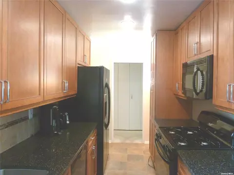 211-40 18th Ave #3G, New York, NY 11360