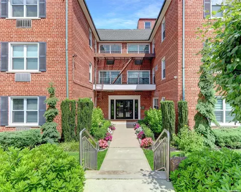 111 S Centre Ave #3UU, Rockville Centre, NY 11570
