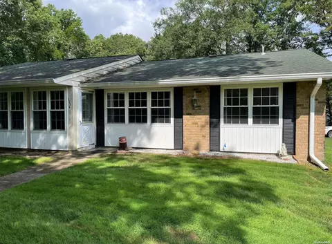 333 Woodbridge Dr #B, Ridge, NY 11961
