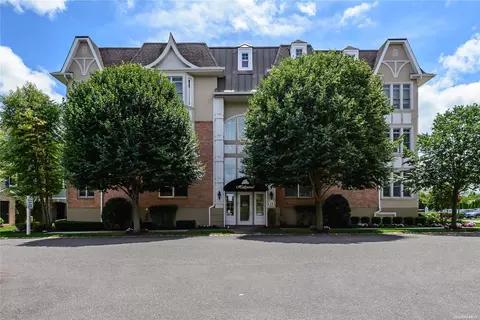 282 Roosevelt Way #282, North Hempstead, NY 11590