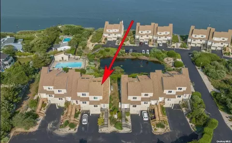 19 Waters Edge #19, Shirley, NY 11967