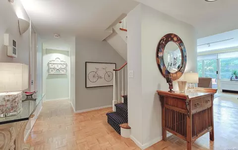 100 Hilton Ave #M33, Garden City, NY 11530