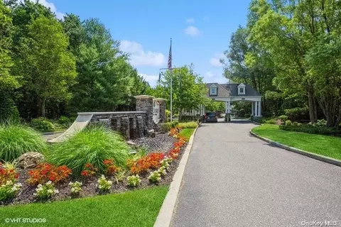 155 Symphony Ct #155, Eastport, NY 11941
