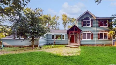 7 Harbor Hill Dr, Huntington, NY 11743