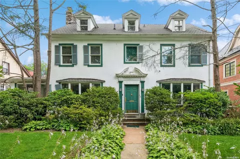 116 Audley St, Kew Gardens, NY 11415