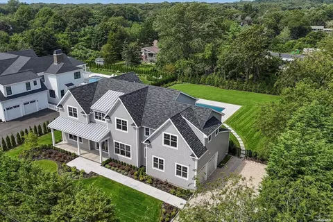 52 Country Club Dr, Southampton, NY 11968