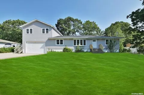 47 Musket Dr, Shirley, NY 11967