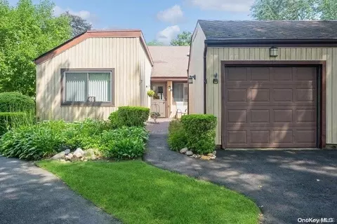 46 Strathmore Gate Dr #46, Stony Brook, NY 11790
