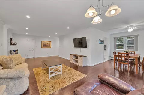200 S Middle Neck Rd #C-3, North Hempstead, NY 11021