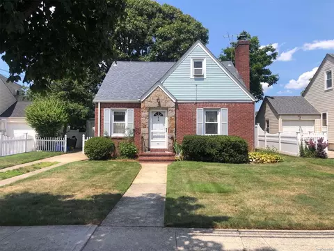 815 Grand Terrace Ave, Baldwin, NY 11510