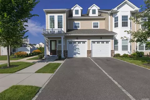 64 Halley Dr #64, Patchogue, NY 11772
