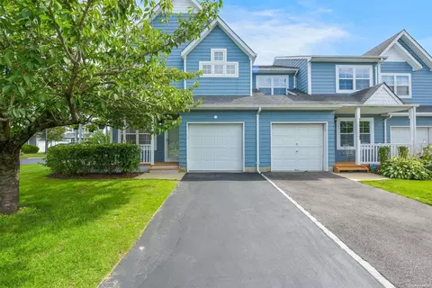 10 Shady Ln #10, Central Islip, NY 11722