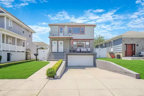 557 Beach 129th St, Rockaway Park, NY 11694