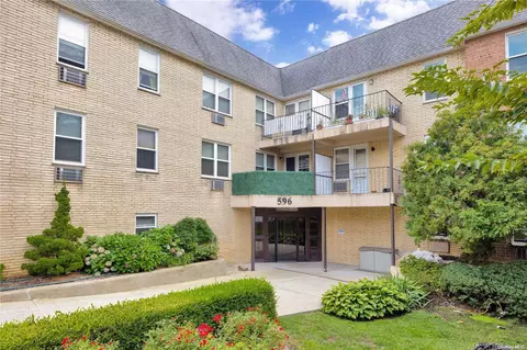 596 Broadway #15B, Hempstead, NY 11563