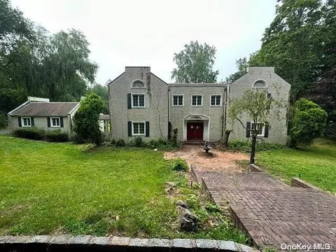 532 Centre Island Rd, Oyster Bay, NY 11771