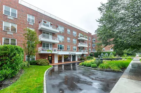 25 Canterbury Rd #2H, North Hempstead, NY 11021