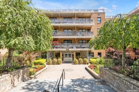 25 Park Pl #1E, North Hempstead, NY 11021