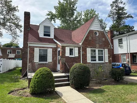 325 Collins Ln, West Hempstead, NY 11552