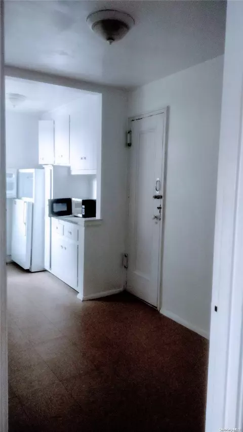 88-30 182 #5 D, New York, NY 11423
