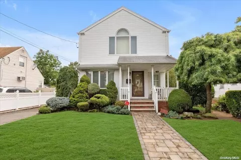 198 Roxbury Rd S, Garden City, NY 11530