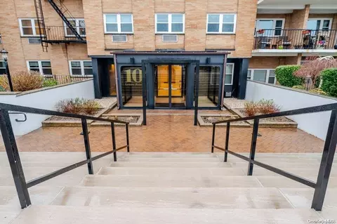 10 Lenox Rd #1-E, Rockville Centre, NY 11570