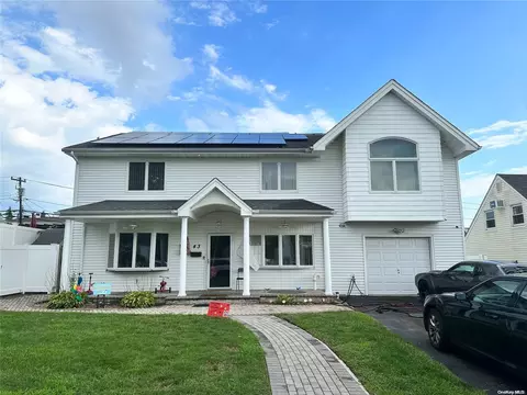 43 Crag Ln, Levittown, NY 11756