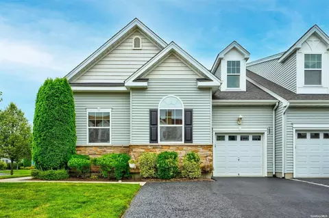182 Pebble Beach Rd #182, Medford, NY 11763