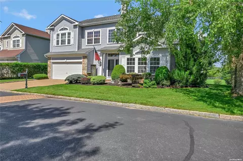 72 Hamlet Dr #72, Mount Sinai, NY 11766