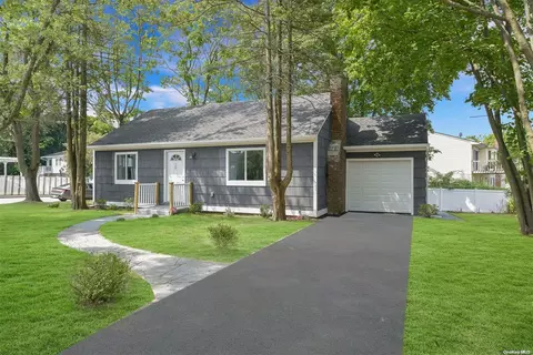 746 Higbie Ln, West Islip, NY 11795